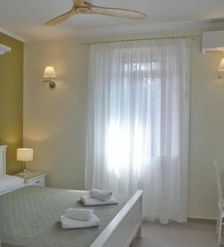 Vila Hara, Lixouri, Kefalonia *